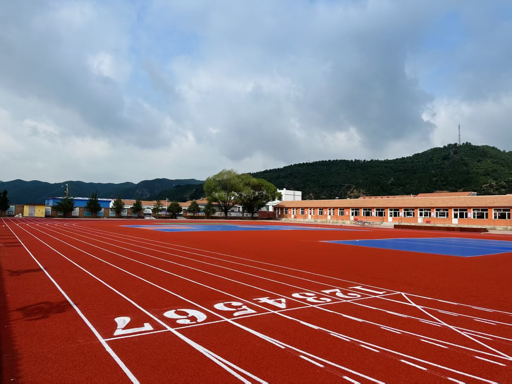 泰州市自结纹塑胶跑道硅PU - 哪里好